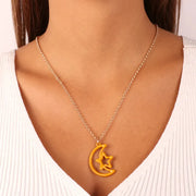Collana in Metallo a forma di cielo stellato con stella e luca con smalto arancione