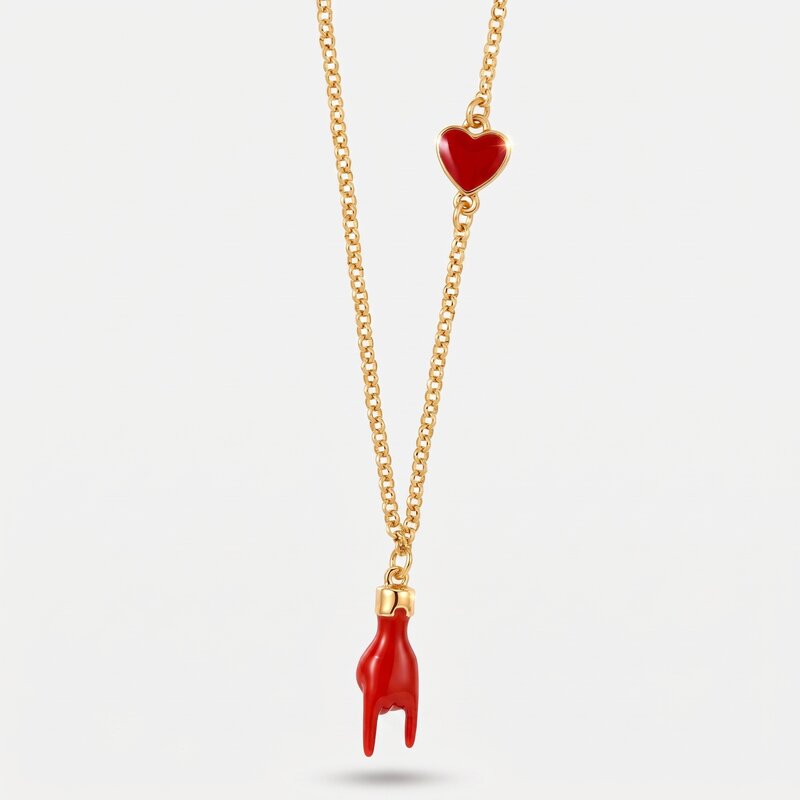 Collana in Metallo con pendente a forma di corna porta fortuna e cuore rosso - BYSIMON gioielli