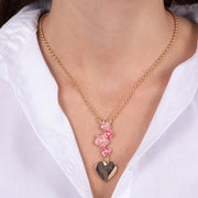 Collana in Metallo con fiori rosa e cuori pendente
