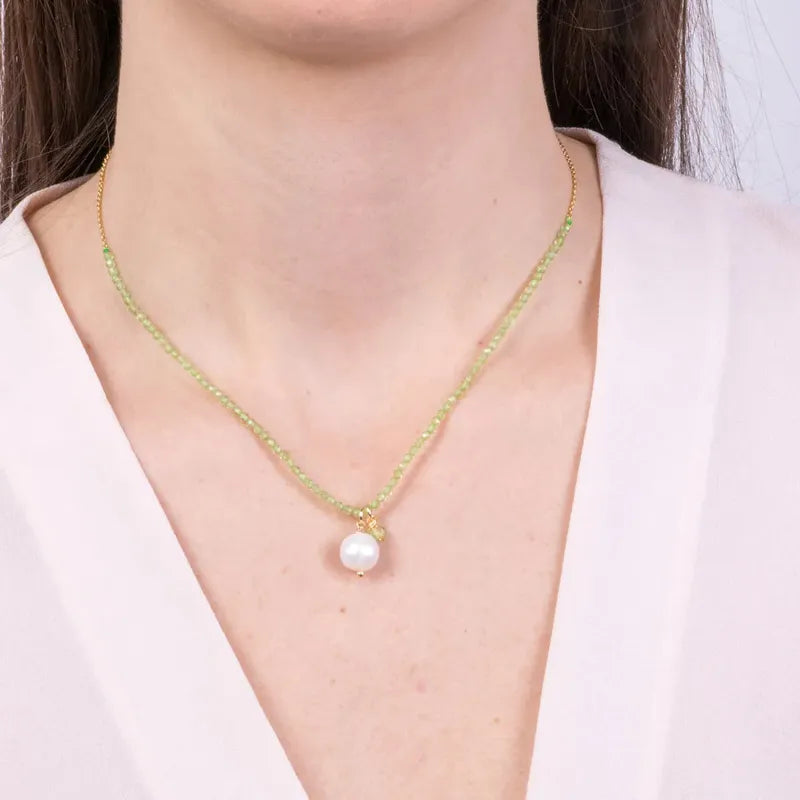 Collana in Metallo con pietre verdi e perla centrale