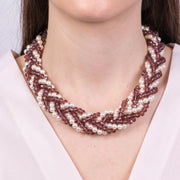 Collana in Metallo con perline bianche e marroni intrecciate