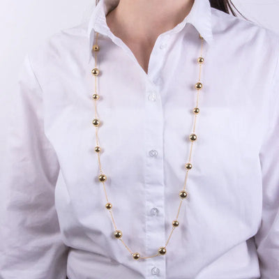 Metal necklace with shiny stones