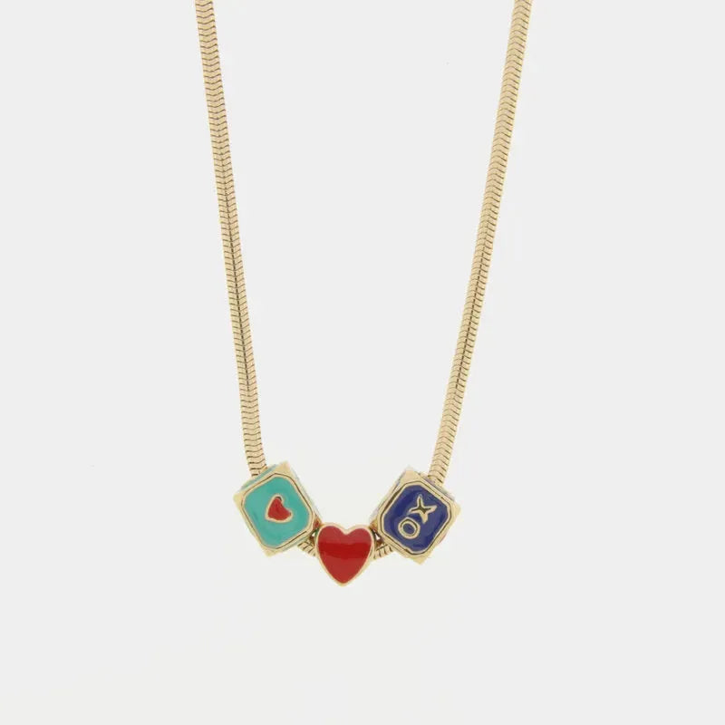 Collana in Metallo con cuore rosso e dadi