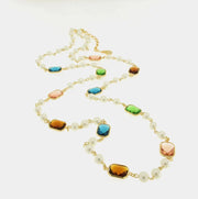 Collana in Metallo con cristalli multicolor e perline bianche