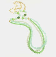 Collana in Metallo lunga con perle verdi e multifilo perndente