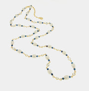 Collana in Metallo con perle allungate bianche e perline blu