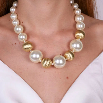 Collana in Metallo con perle grrandi bianche e oro - BYSIMON gioielli