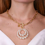 Collana in Metallo con chiusura t-bar con doppio cercio di perle prendente - BYSIMON gioielli