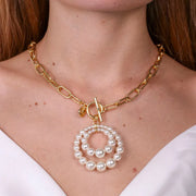 Collana in Metallo con chiusura t-bar con doppio cercio di perle prendente