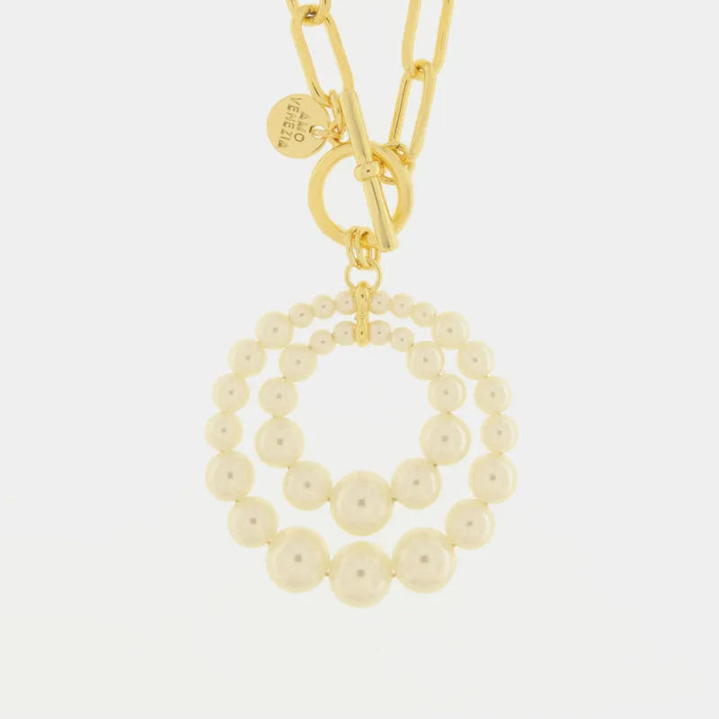 Collana in Metallo con chiusura t-bar con doppio cercio di perle prendente - BYSIMON gioielli