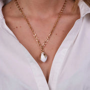 Collana in Metallo con pumo bianco placcata oro