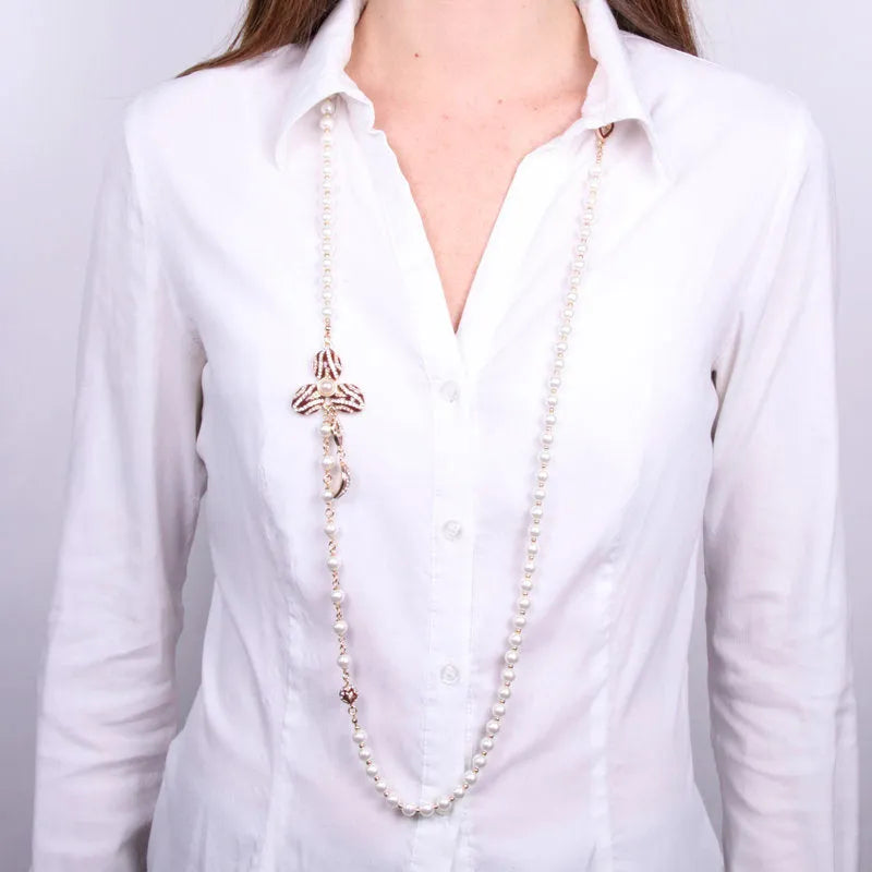 Collana in Metallo con perle e fiore bianco e nere