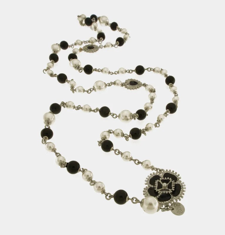 Collana in Metallo con perle e fiore nero