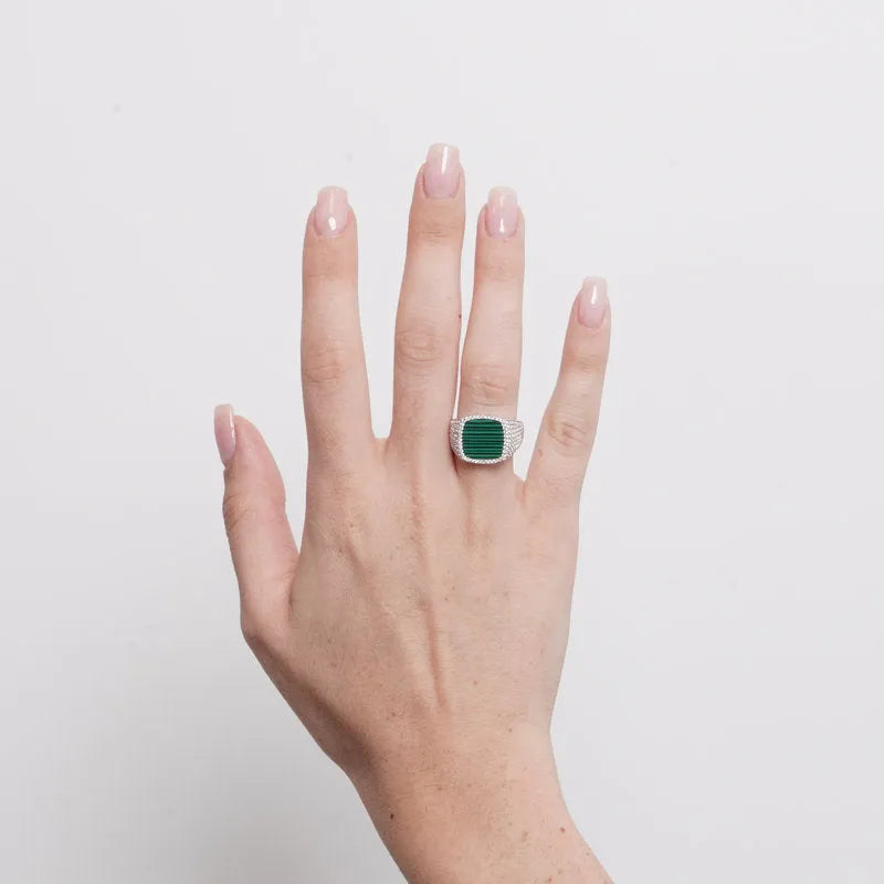 Anello in Metallo chevalier quadrato verde - BYSIMON gioielli