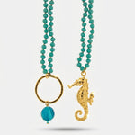 Collana in Metallo multifilo con cristalli verdi ispirati all'art glass e cavalluccio marino - BYSIMON gioielli