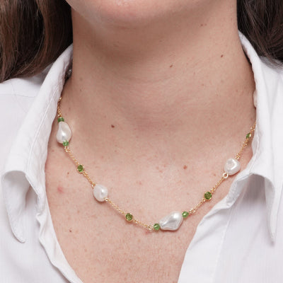 Collana in Metallo cristalli verdi e perle - BYSIMON gioielli