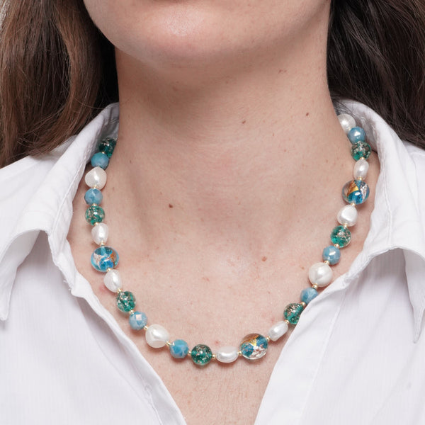 Collana in Metallo pietre verdi art glass e perle - BYSIMON gioielli