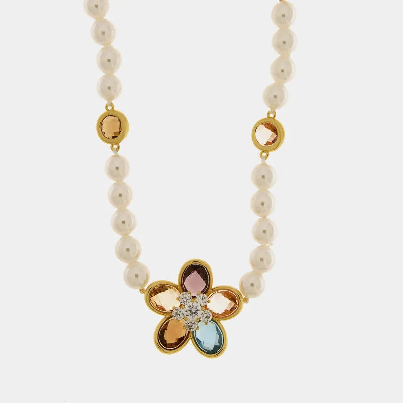 Collana in Metallo in metallo con filo di sfere lisce color avorio e pendente centrale a forma di fiore con petali in cristallo multicolore