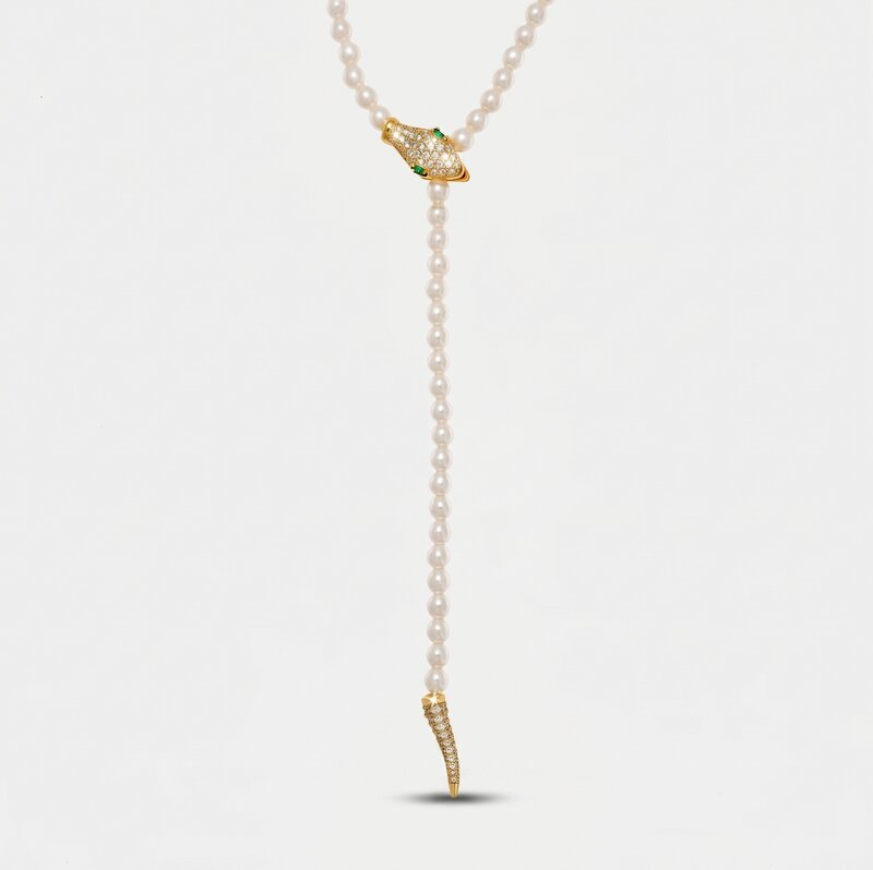Collana in Metallo donna regolabile con filo di piccoli elementi sferici color avorio e pendente a forma di testa di serpente - BYSIMON gioielli