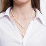 Collana in Metallo donna regolabile con filo di piccoli elementi sferici color avorio e pendente a forma di testa di serpente