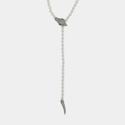 Collana in Metallo donna regolabile con filo di piccoli elementi sferici color avorio e pendente a forma di testa di serpente