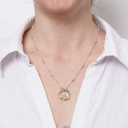 Collana in Metallo donna con catena a sfere in metallo argentato e grande pendente a forma di margherita dalla finitura spazzolata,