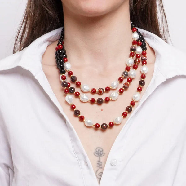 Collana in Metallo multifilo con sfere rosse e perle - BYSIMON gioielli