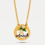 Collana in Metallo con scritta Amalfi, Limoni e Fiori Bianchi - BYSIMON gioielli