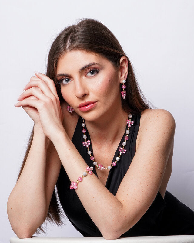 Set coordinato - Collana in Metallo con Art Glass Stone libellula rosa pendente e pietre bianche e rosa