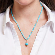 Collana in Metallo con filo di sfere azzurre e campanella con scritta capri