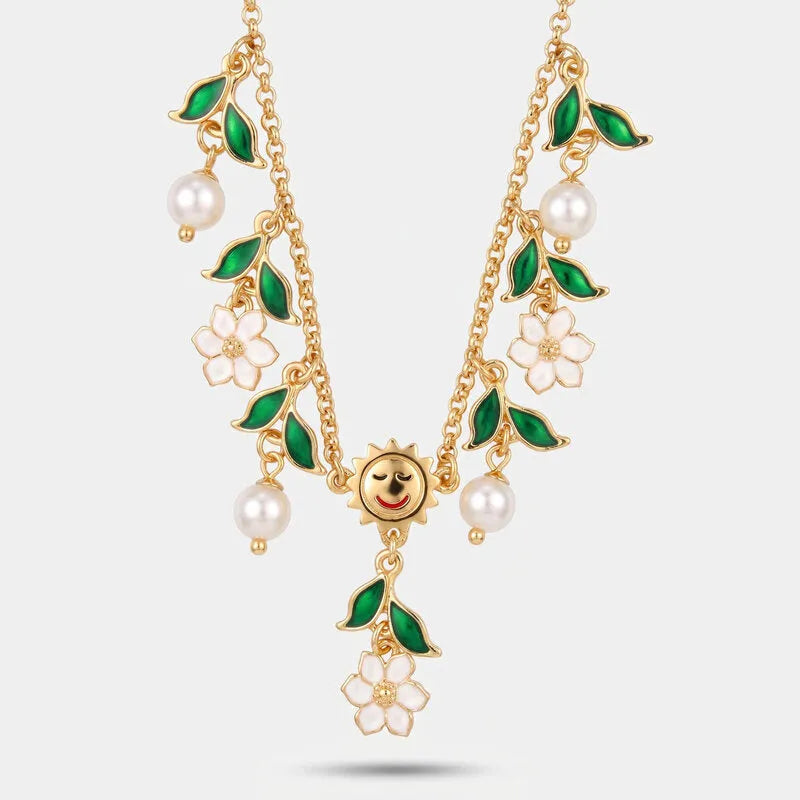 Collana in Metallo catena dorata sole fiori bianchi foglie verdi perle pendenti Capri