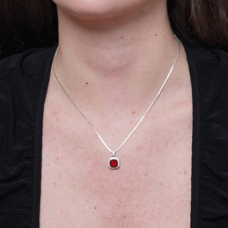 Collana in Metallo con zircone centrale rosso