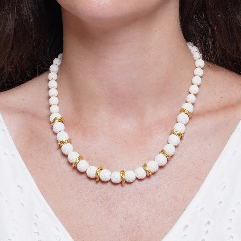 Collana in Metallo con sfere laviche bianche