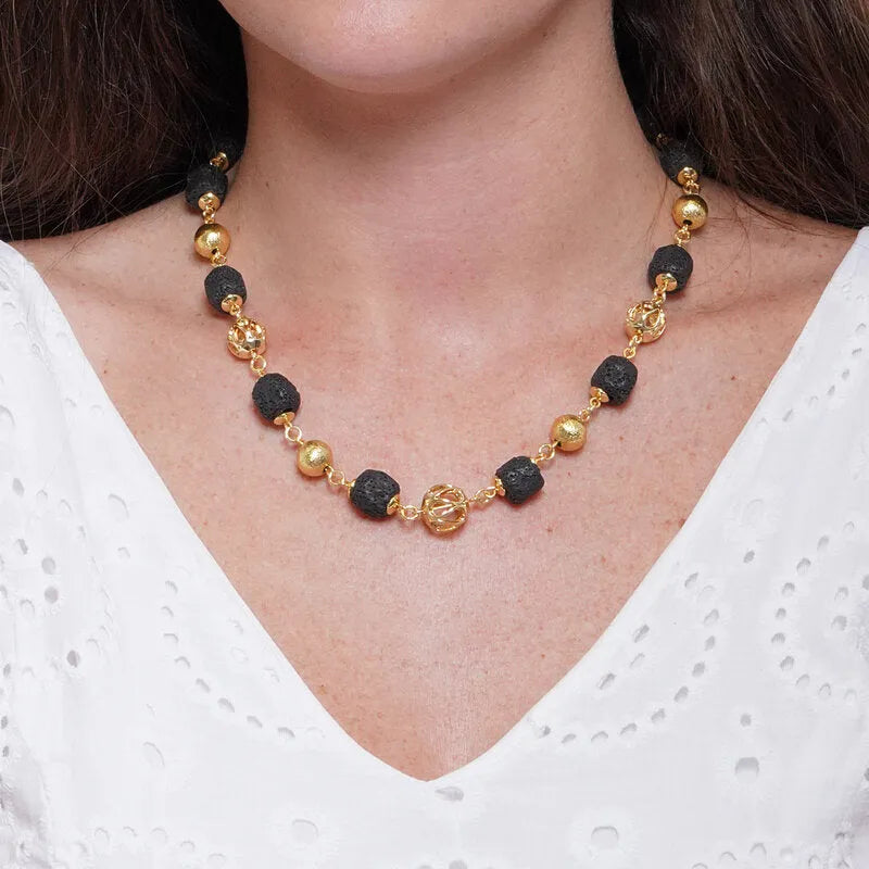 Collana in Metallo sfere dorate e pietre laviche