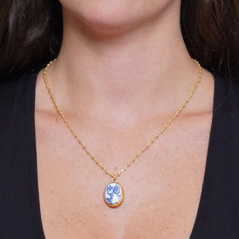 Collana in Metallo pendente ovale fiori blu dipinti