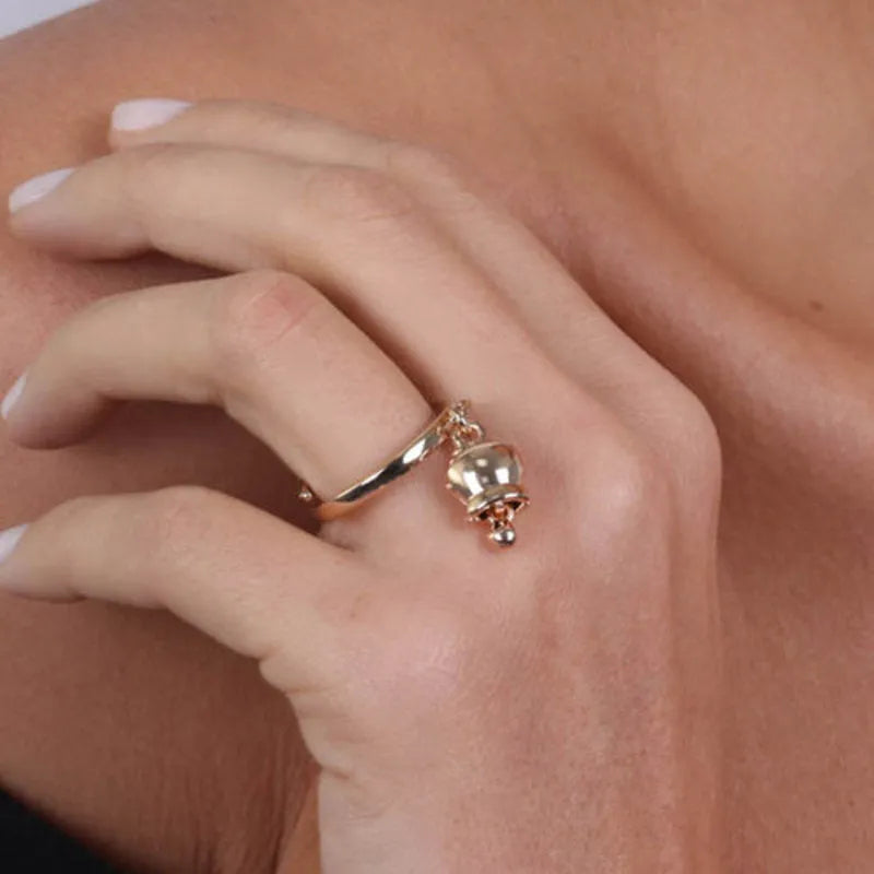 Anello in Metallo con campanella portafortuna pendente, impreziosita da punto luce - BYSIMON gioielli