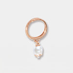 Anello in Metallo con campanella portafortuna pendente, impreziosita da smalto bianco e punto luce - BYSIMON gioielli