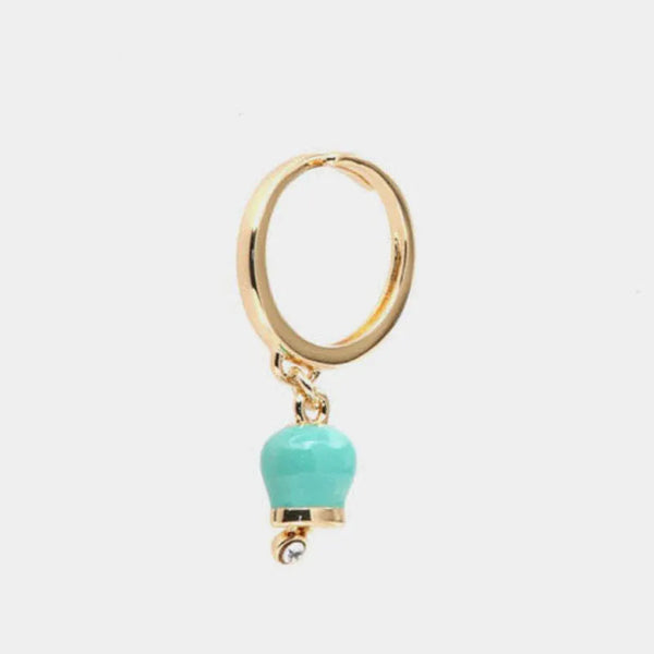 Anello in Metallo con campanella portafortuna pendente, impreziosita da smalto verde e punto luce - BYSIMON gioielli