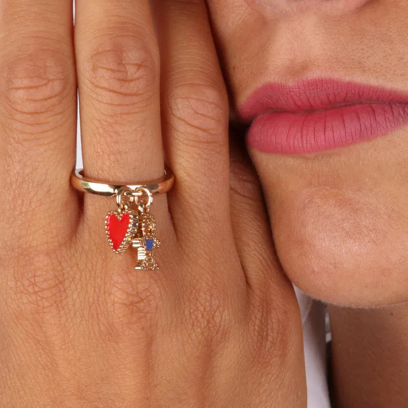 Anello in Metallo con pendenti impreziositi da smalti colorati a forma di bimbo e cuore rosso - BYSIMON gioielli