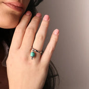 Anello in Metallo con campanella portafortuna pendente verde acqua, impreziosita da punto luce