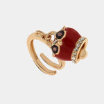 Anello in Metallo con campanella portafortuna a gufo impreziosita da smalto rosso e nero e cristalli bianchi - BYSIMON gioielli