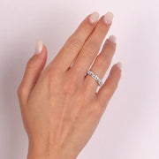 Anello in Metallo con cristalli bianchi