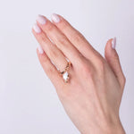 Anello in Metallo con pumo bianco - BYSIMON gioielli