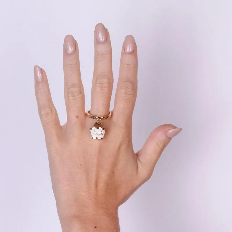 Anello in Metallo con borsa bianca scritta capri