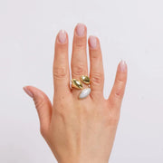 Anello in Metallo dorato bilobo pietra grigia