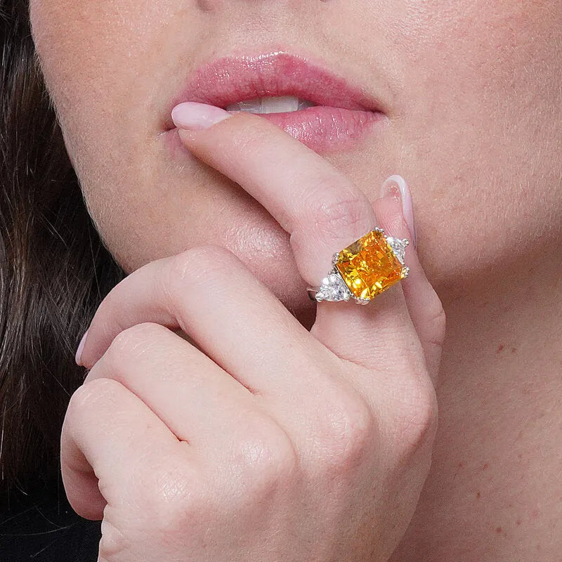 Anello in Metallo con zircone centrale giallo
