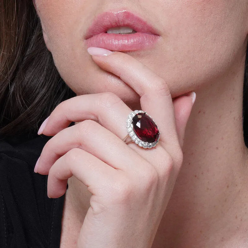 Anello in Metallo con zircone ovale rosso