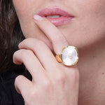 Set coordinato - Anello in Metallo e ferma foulard smaltato bianco con perlina centrale
