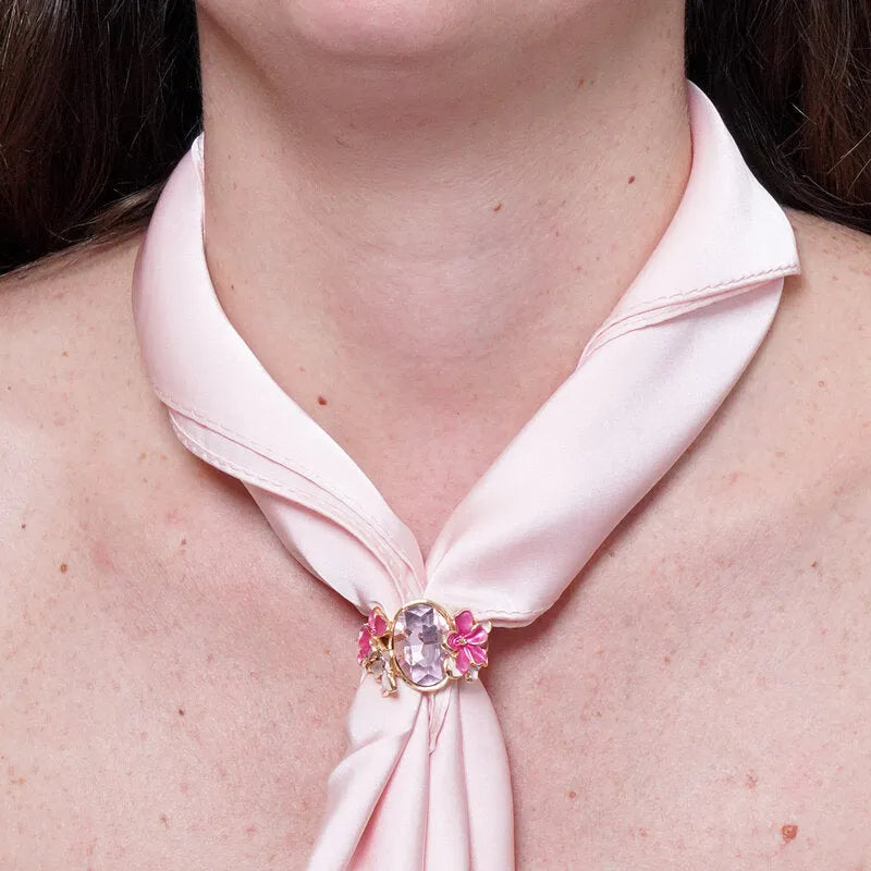Anello in Metallo e ferma foulard cristallo e fiori smaltati rosa
