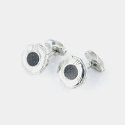 Gemelli in Metallo con cornice lavorata a fantasia, impreziosito da smalto nero a trama intrecciata